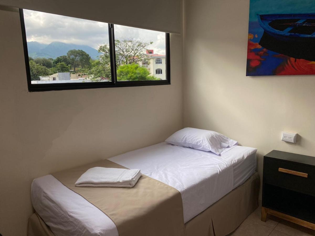Hotel La Capilla - Suites & Apartments San Benito Сан-Сальвадор Экстерьер фото